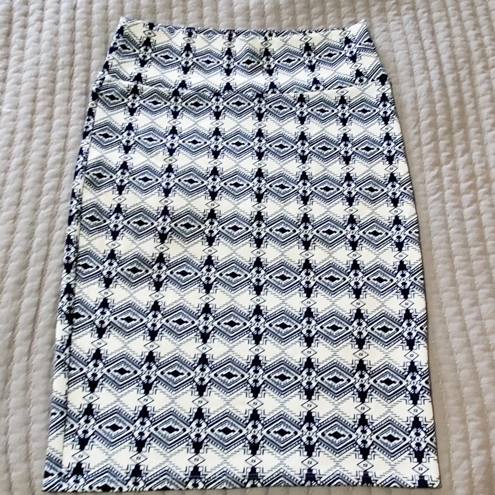 Lularoe Navy and Ivory Cassie skirt size Medium